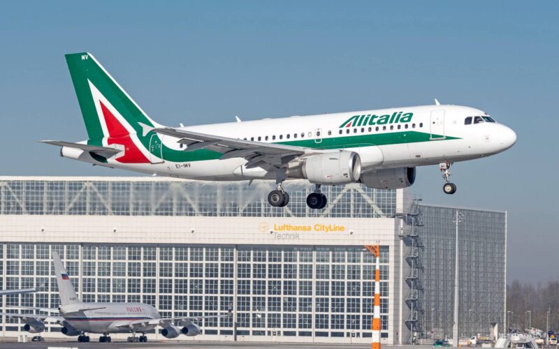 alitalia_airbus_a319-111_2-1.jpg