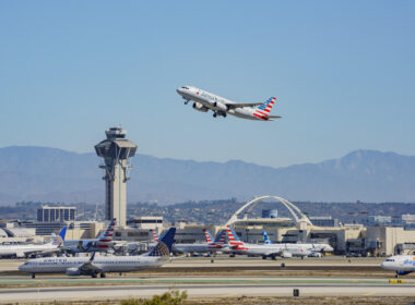 american_airline_take_off_from_lax_airport.jpg