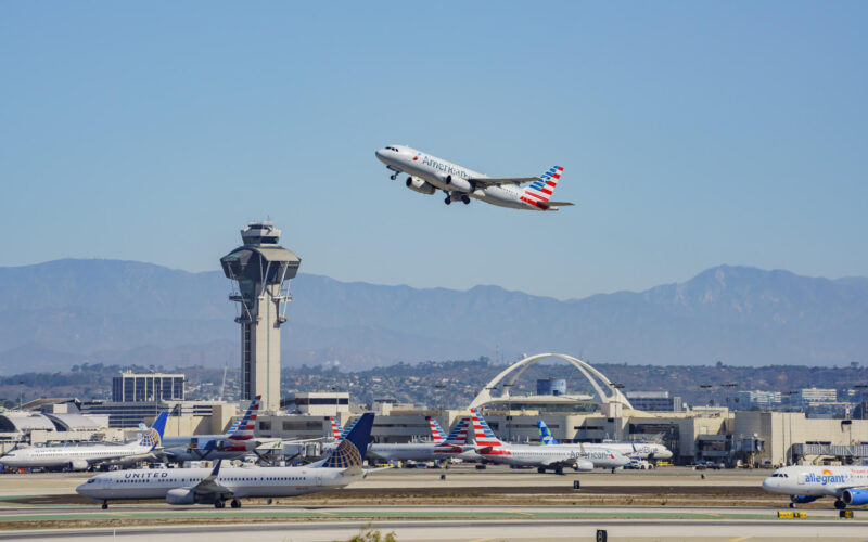 american_airline_take_off_from_lax_airport.jpg