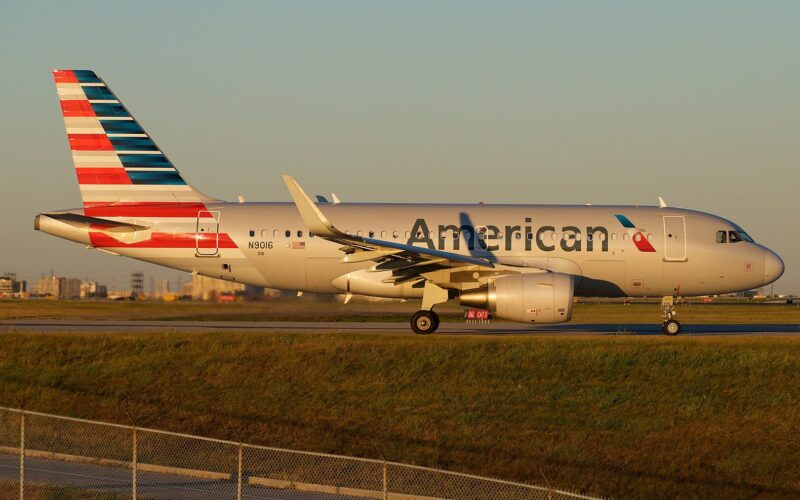 american_airlines_airbus_a319_at_sunset.jpg