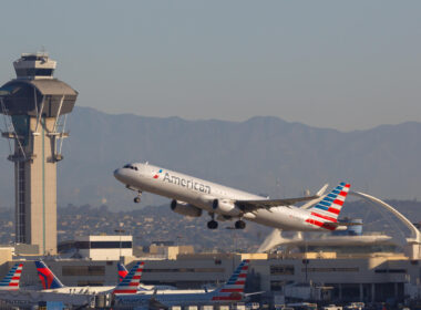 american_airlines_airbus_a321_at_los_angeles_airport_lax.jpg