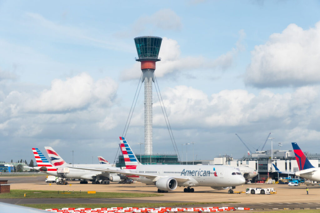 american_airlines_in_heathrow.jpg