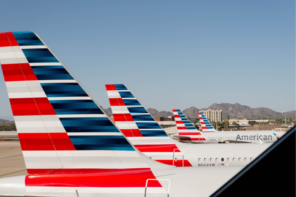 american_airlines_planes_on_ramp_at_phoenix.jpg