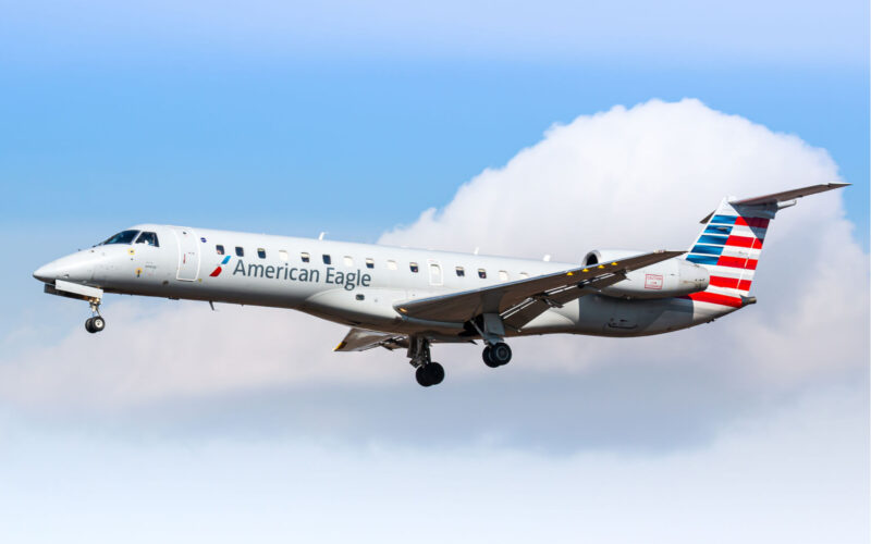 american_eagle_embraer_erj-145_at_jfk.jpg