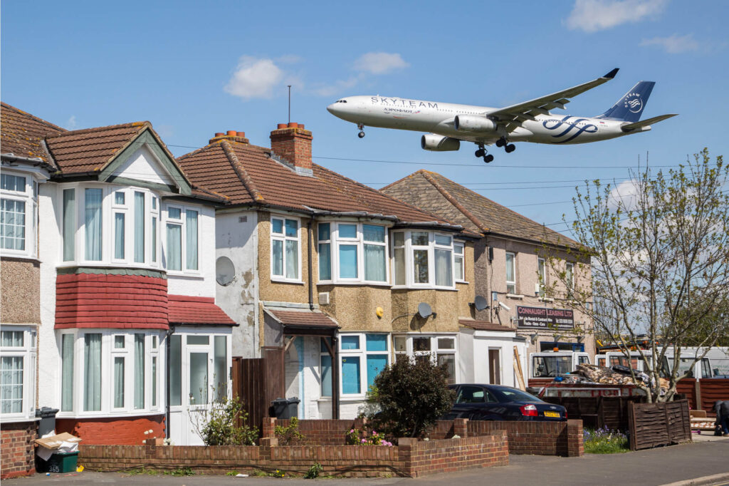 an_aeroflot_aircraft_landing_in_london_heathrow.jpg