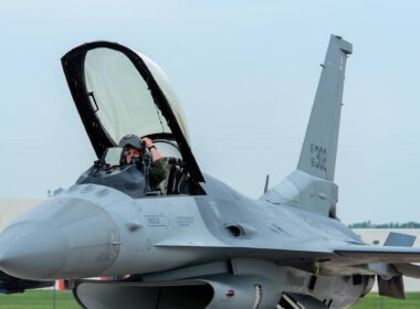 an_f-16_fighting_falcon_pilot_of_the_u.s._national_guard.jpg