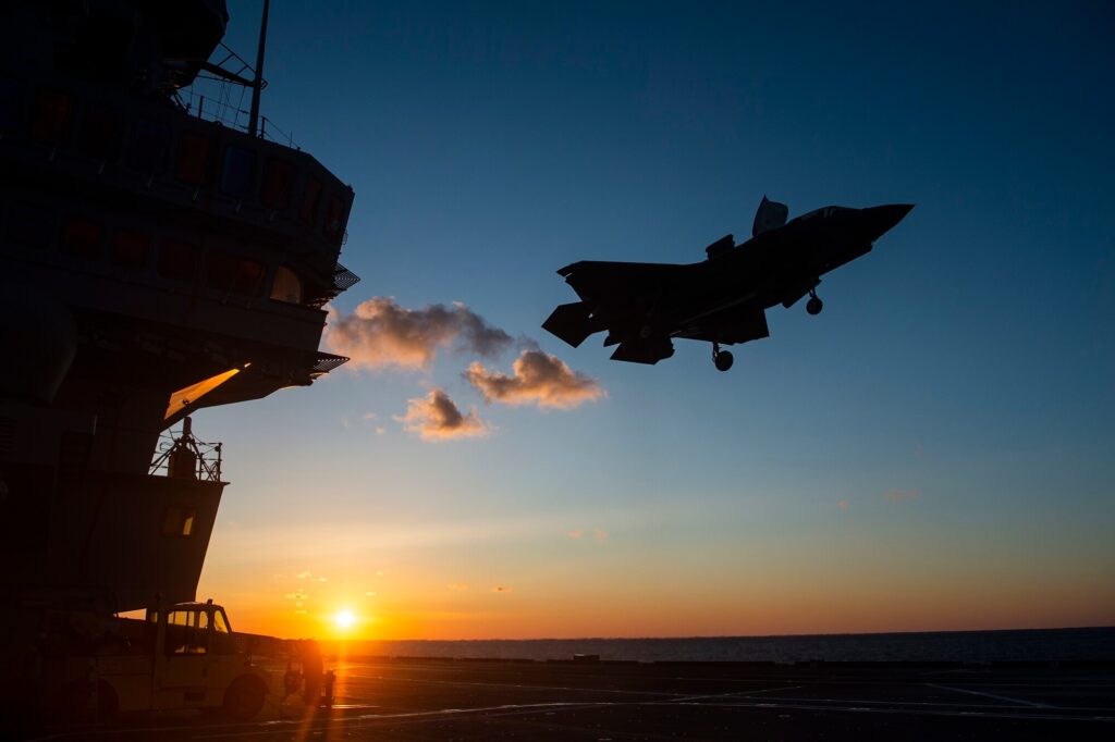 an_f-35b_landing_on_the_italian_cavour_aircraft_carrier.jpg