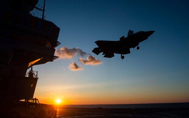 an_f-35b_landing_on_the_italian_cavour_aircraft_carrier.jpg