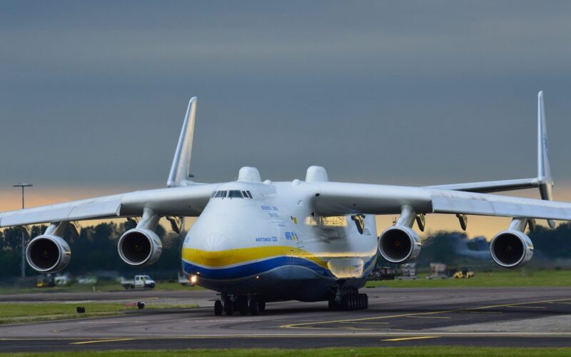 antonov_an-225_mriya_arriving_at_raf_brize_norton.jpg