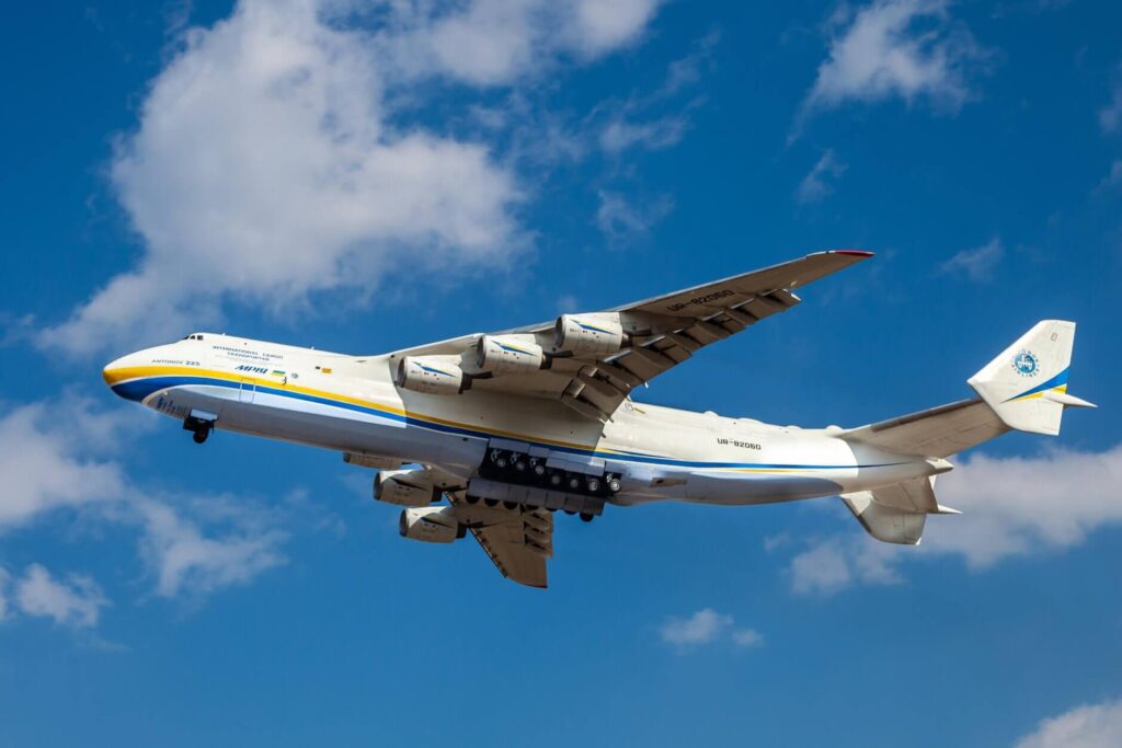 antonov_an-225_mriya_taking_off_from_kyiv_ukraine-1-1.jpg