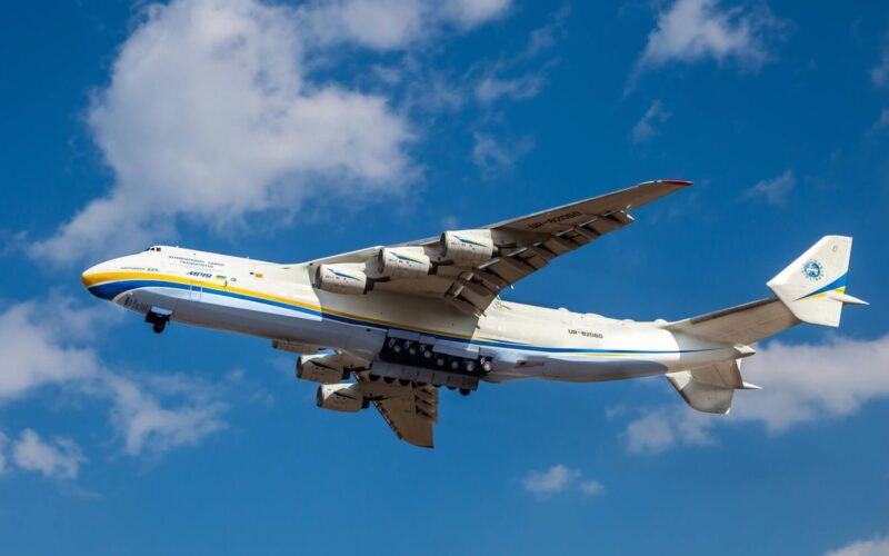 antonov_an-225_mriya_taking_off_from_kyiv_ukraine-1-1.jpg