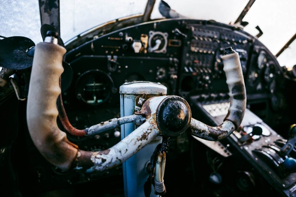 antonov_an-2_biplane_cockpit.jpg