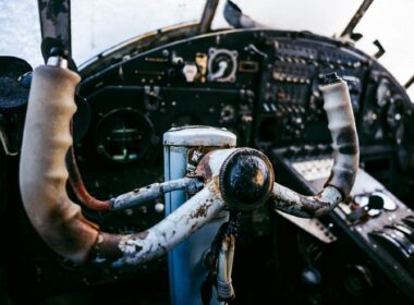 antonov_an-2_biplane_cockpit.jpg