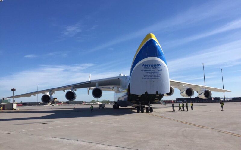 antonov_an_225_mriya_unloading_montreal_mirabel_canada.jpg