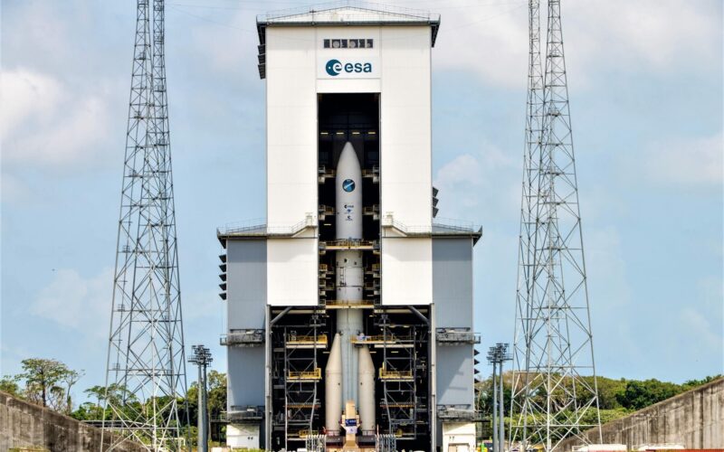 ariane_6_fully_stacked.jpg