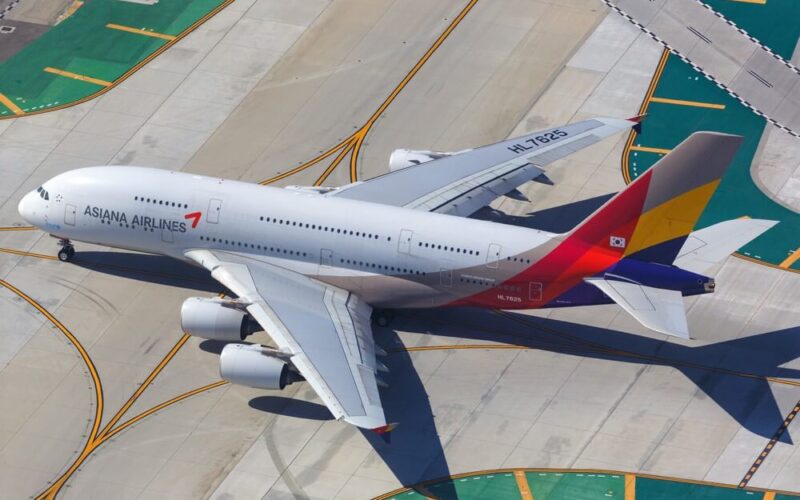 asiana_airlines_airbus_a380_at_los_angeles_airport_lax_in_the_usa..jpg