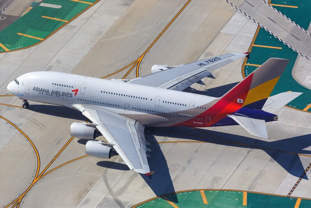 asiana_airlines_airbus_a380_at_los_angeles_airport_lax_in_the_usa..jpg