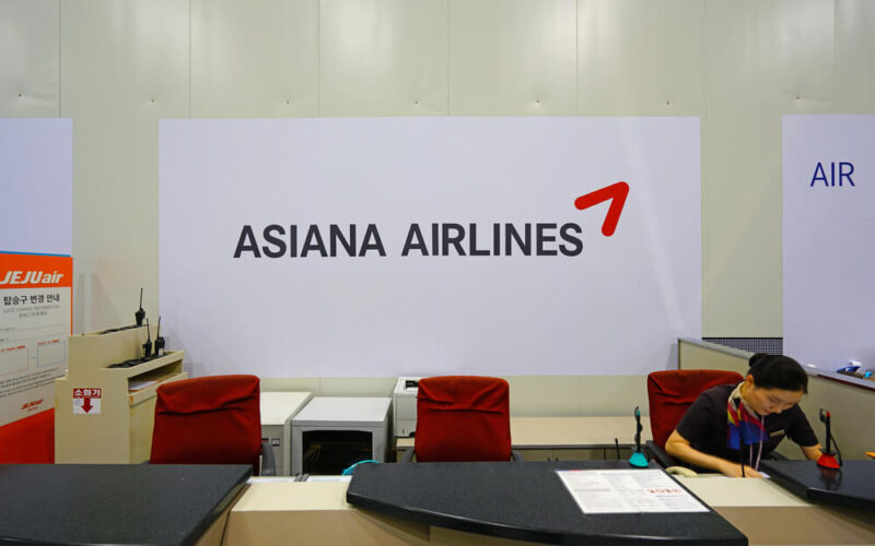 asiana_airlines_logo_at_gimpo_airport_gmp.jpg