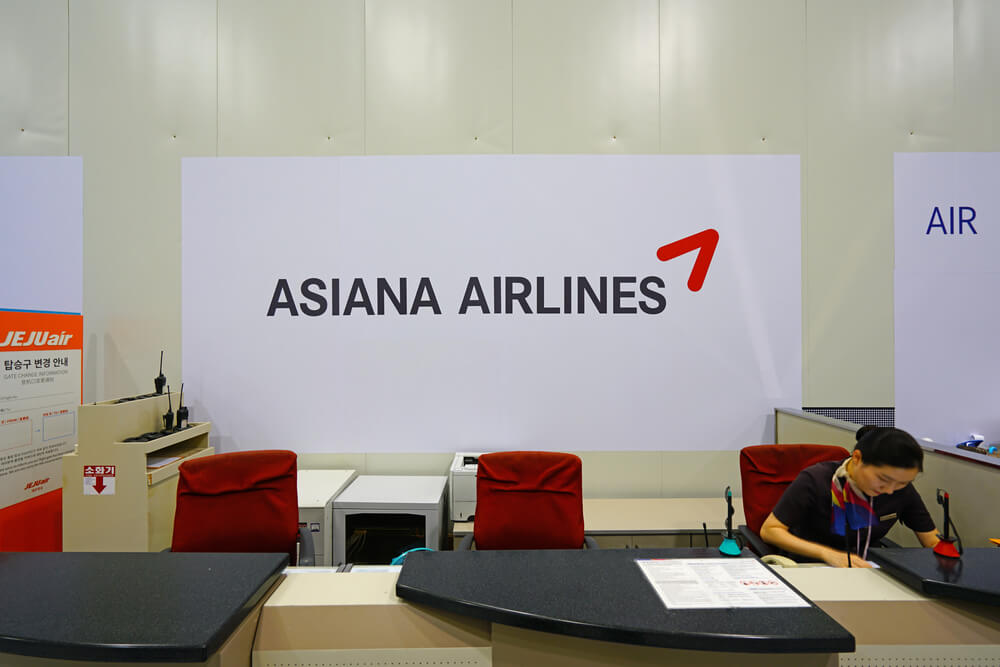 asiana_airlines_logo_at_gimpo_airport_gmp.jpg