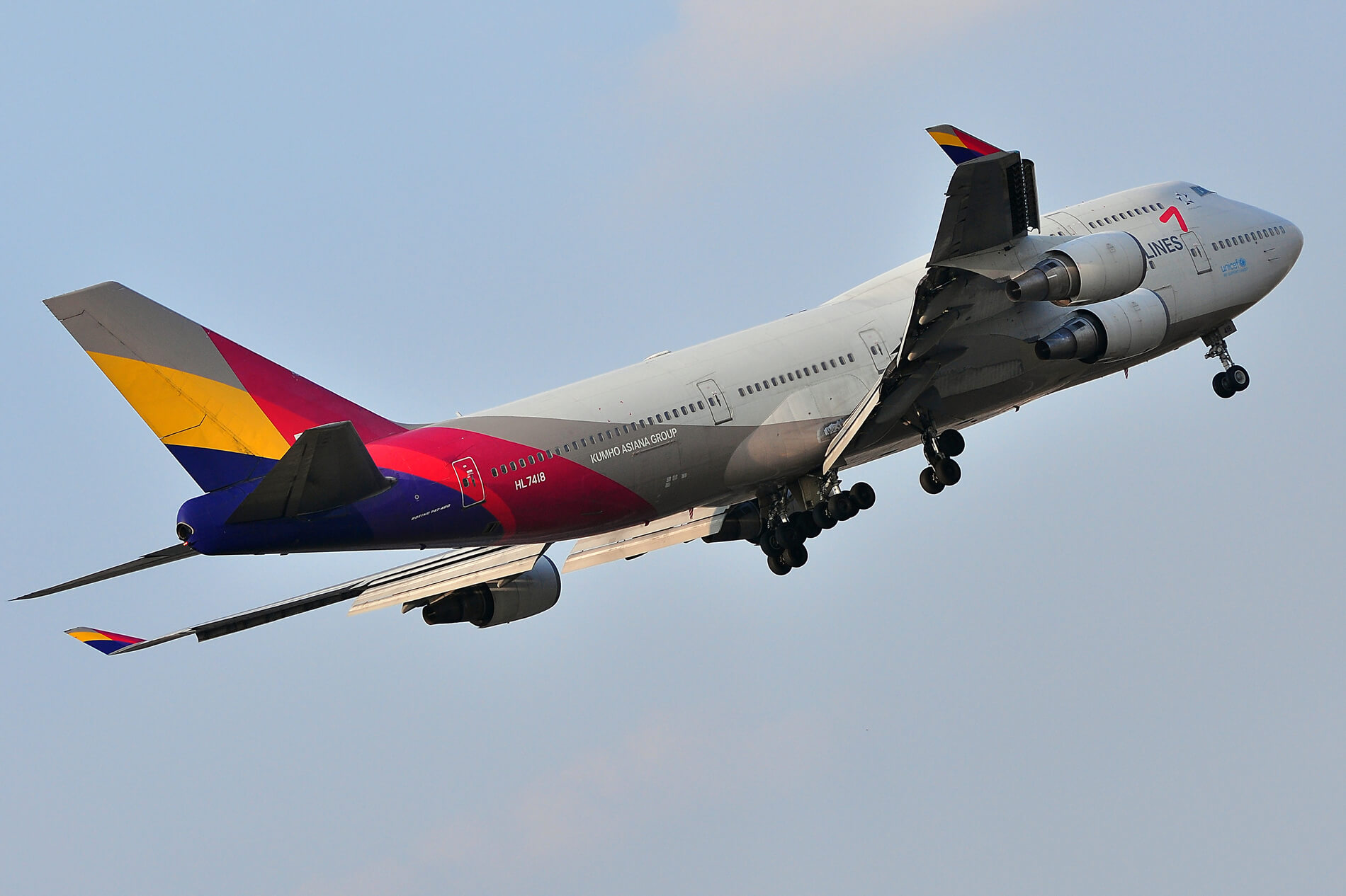 Asiana Boeing 747