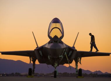 australian_airman_on_the_wing_of_a_f-35a.jpg