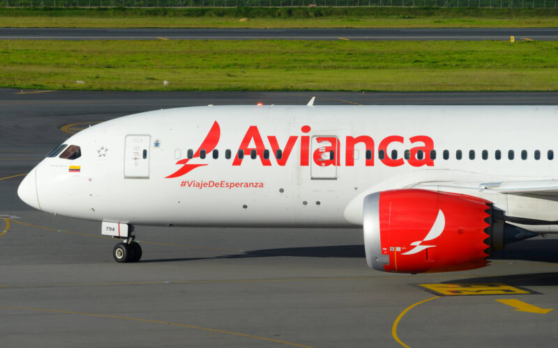 avianca_boeing_787_dreamliner_taxiing.jpg