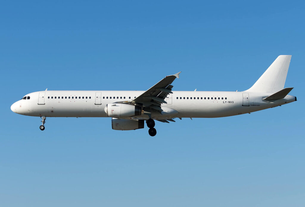 avion_express_airbus_a321_ly-nvq.jpg