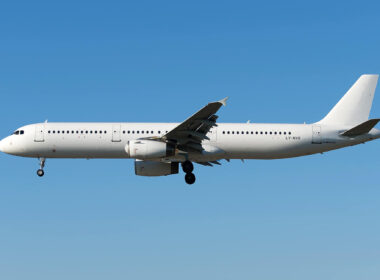 avion_express_airbus_a321_ly-nvq.jpg