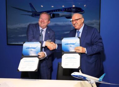 azerbaijian_airlines_signs_mou_to_buy_4_787s.jpeg