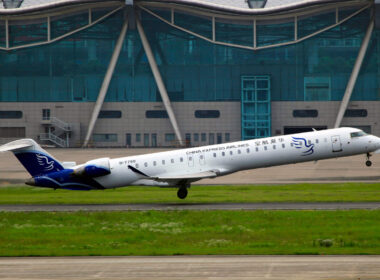 b-7760_-_china_express_airlines_-_crj-900_-_ckg_9837961964.jpg