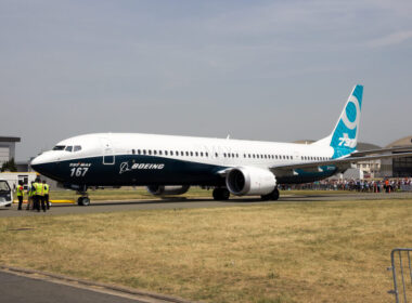 boeing_737_max_at_the_paris_air_show_2017.jpg