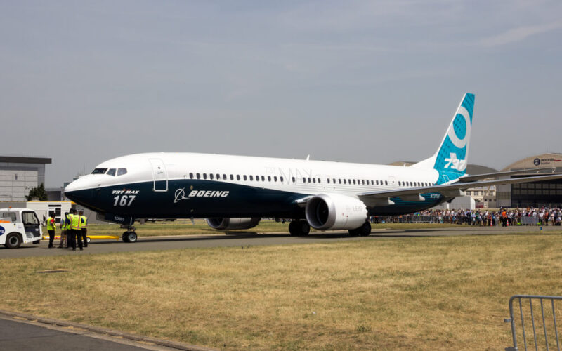 boeing_737_max_at_the_paris_air_show_2017.jpg