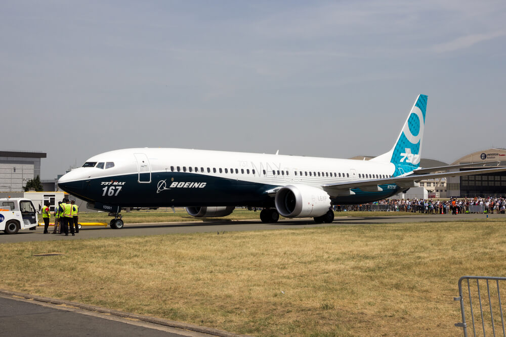 boeing_737_max_at_the_paris_air_show_2017.jpg