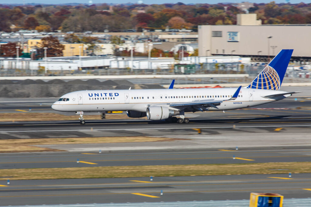 boeing_757_united_airlines_in_jfk.jpg