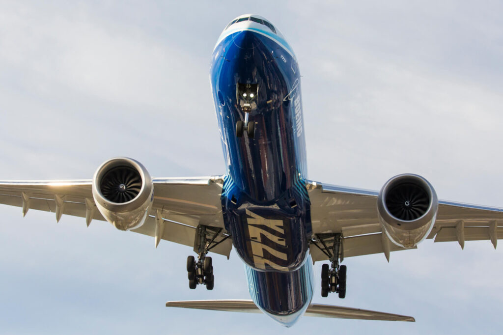 boeing_777x_aircraft_landing.jpg