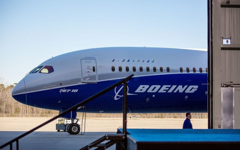 boeing_787-10_rollout_32994736812-1.jpg