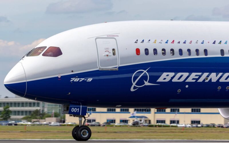 boeing_787-9_dreamliner_at_the_farnborough_air_show.jpg