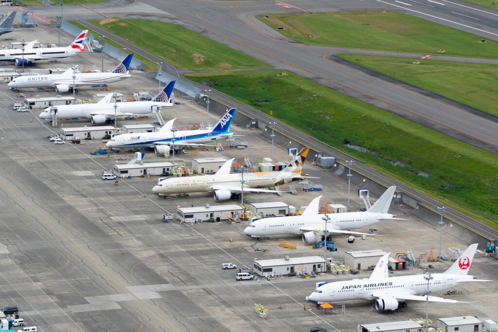 boeing_787_dreamliner_aircraft_awaiting_delivery-1.jpg