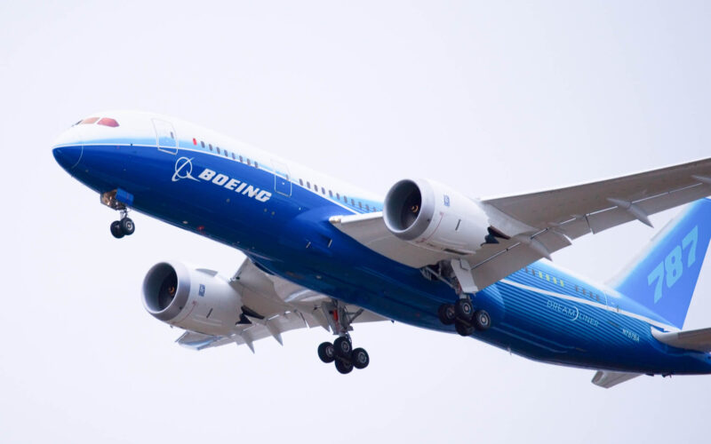 boeing_787_dreamliner_taking_off_for_its_first_flight_in_2009.jpg