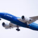 boeing_787_dreamliner_taking_off_for_its_first_flight_in_2009.jpg