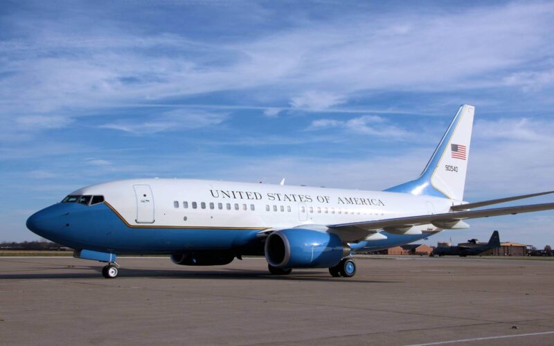 boeing_c-40c_carrying_nancy_pelosi_lands_safely_in_taiwan_1.jpg