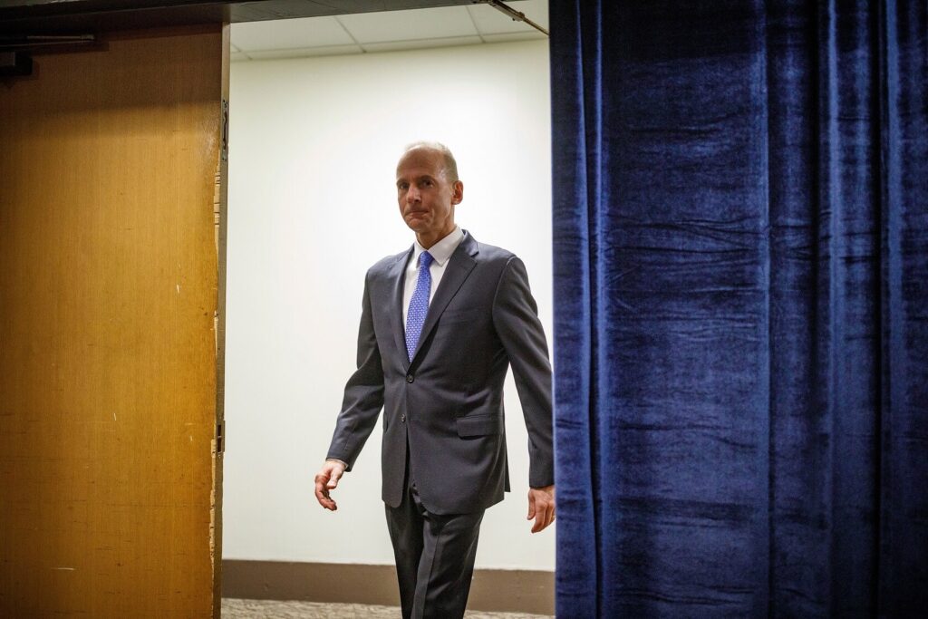 boeing_ceo_dennis_muilenburg_enters_a_room-2.jpg