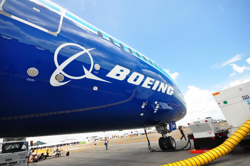 boeing_logo_on_a_boeing_787_dreamliner_in_singapore.jpg