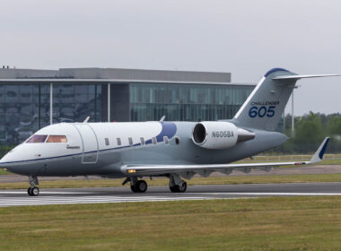 bombardier_challenger_605_at_farnborough_uk.jpg