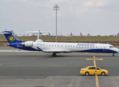 bombardier_crj-900_9xr-wh_rwandair.jpg