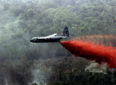 brasil-brazil-fire-plane-water-amazon-bomber-forest.png