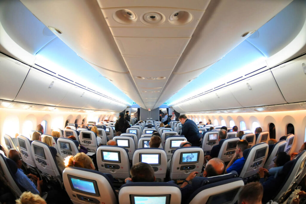 british-airways-boeing-787-8-dreamliner-economy-class-cabin.jpg