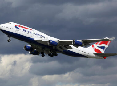 british_airways_boeing_747_taking_off.jpg