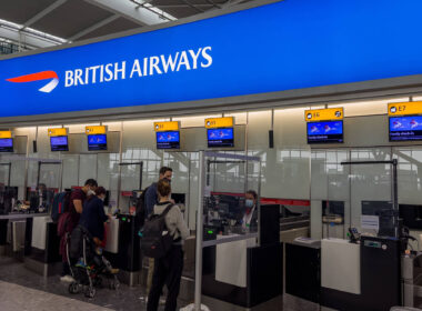 british_airways_check-in_counter_at_heathrow.jpg