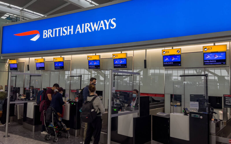 british_airways_check-in_counter_at_heathrow.jpg